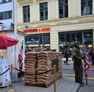 checkpoint-charlie-berlino