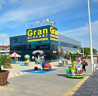 centro comercial gran alacant, bars, shops and restaurants.