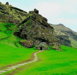 Rútshellir Caves