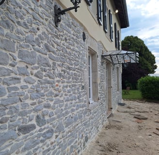 Joint de pierre restauré par sablage – façade ancienne nettoyée