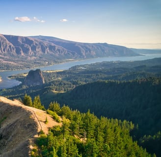 Columbia River Gorge, Oregon Travel - Multnomah Falls and Up Heart Pumping Heights Pt 1