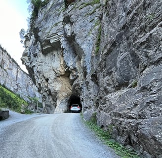 The road through the Klus Gorge into the Gasterntal