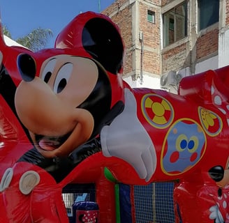 Venta de Inflables Niño y Niña de Entrega inmediata www.sillasymesasfiestasdelsol.com