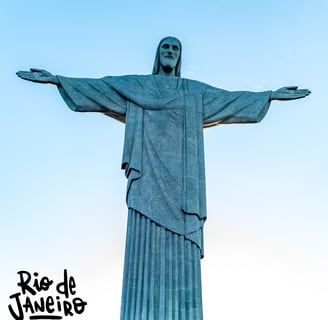 a statue of jesus christ