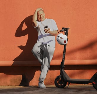 patinete electrico xiaomi 4 lite con una persona