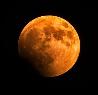 Picture of a lunar eclipse by George Desipris 