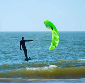 Parawing pamoka – kombinacija tarp wing foil ir kaitavimo ant vandens