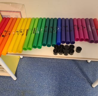des boomwackers, tubes sonores accordés colorés