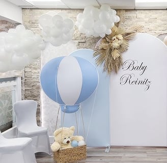 Whimsical hot air balloon decor, creating a magical atmosphere for a 1st birthday celebration.