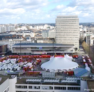 Vue aérienne du chapiteau du Cirque d'Hiver Bouglione On Tour, à Rennes