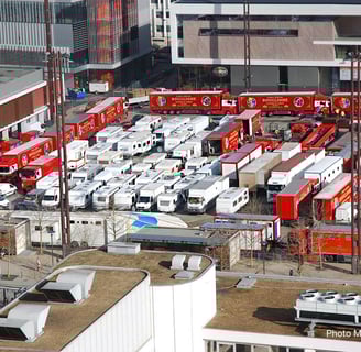 Vue aérienne du chapiteau du Cirque d'Hiver Bouglione On Tour, à Rennes