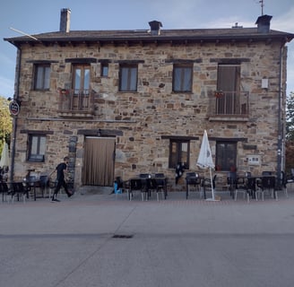 Albergue Monte Irago, Foncebadón, Spain