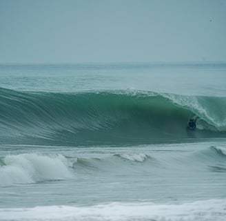 La Pepona inside the wave