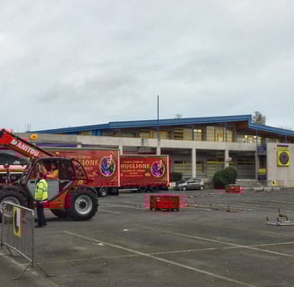Montage du chapiteau du Cirque d'Hiver Bouglione à Saint Brieuc
