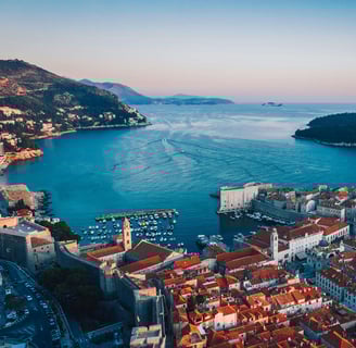 Dubrovnik i otok Lokrum u Hrvatskoj.