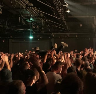 Crowdsurfen im Roxy