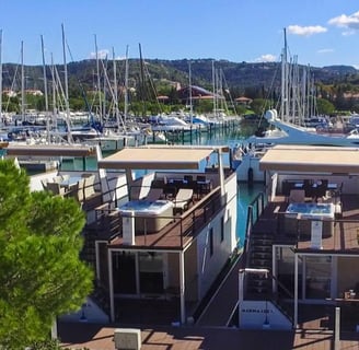 Floating Sea House Marina Lux - Book Now!