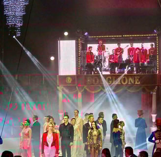 Final du Spectacle Bravo sous le chapiteau du Cirque d'Hiver Bouglione On Tour. Saint Brieuc 2016