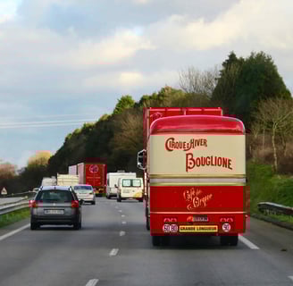 en route pour Lorient avec les convois du Cirque d'hiVer Bouglione et Joël Rehde en 2016