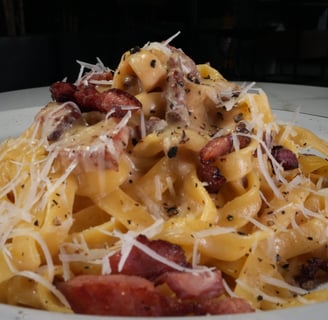 Foto plato de Pasta a la Carbonara | Restaurante Italiano Santa Maria Bogotá