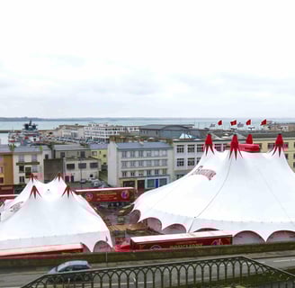 Vue du Cirque d'Hiver Bouglione depuis le Cours Dajot à Brest