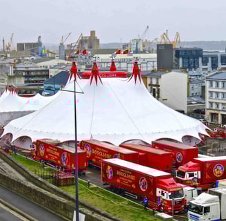 Vue du Cirque d'Hiver Bouglione depuis le Cours Dajot à Brest