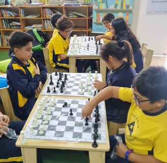 Clases de ajedrez escolar en el colegio los pensamioentos de San bernardo