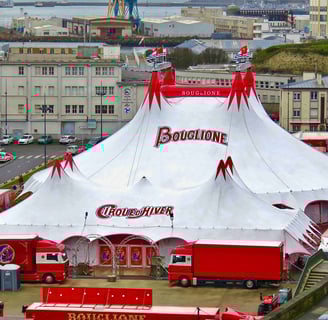 Vue du Cirque d'Hiver Bouglione depuis le Cours Dajot à Brest