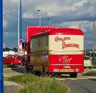 en route pour Lorient avec les convois du Cirque d'hiVer Bouglione et Joël Rehde en 2016