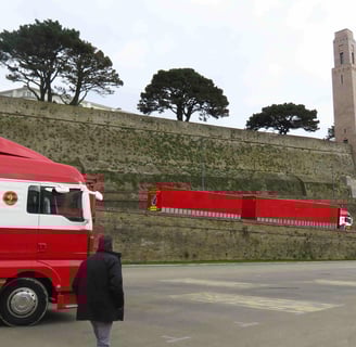 les convois du Cirque d'Hiver Bouglione On Tour arrivent à Brest