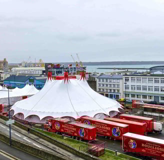 Vue du Cirque d'Hiver Bouglione depuis le Cours Dajot à Brest