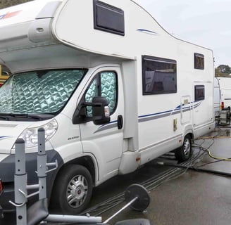 le camping-car de Joël Rehde au Cirque d'Hiver Bouglione On Tour à Brest
