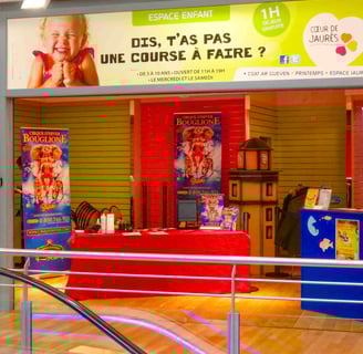 animation maquillage au stand Bouglione, au Centre Commercial Jean Jaurès à Brest