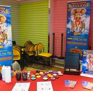 animation maquillage au stand Bouglione, au Centre Commercial Jean Jaurès à Brest