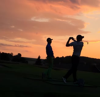 Dein Selbstführung Mentor bei Dämmerung auf Driving Range