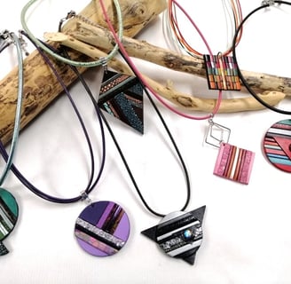 a bunch of necklaces with different colored necklaces