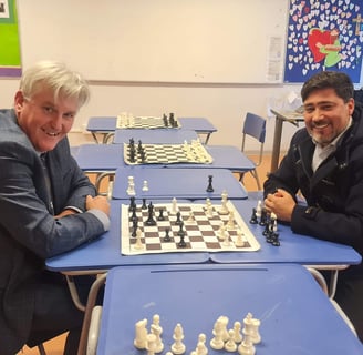 Capacitación de Funcionarios en la foto se encuentre el rector del craighouse school