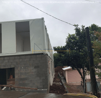 laboratório container sustentável, imagem da etapa construtiva, container colocados
