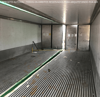laboratório container sustentável, imagem da etapa construtiva, visão interna de um container reefer