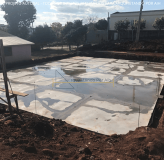 laboratório container sustentável, imagem da etapa construtiva, concretagem do piso radier