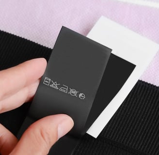 Rongzhiyue: Clothing labels close-up