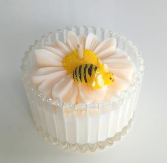 Vanilla essential oil candle