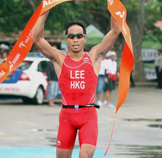 Photo of Daniel Lee, Hong Kong triathlete, crossing the finish line at the Bali 2008 triathlon