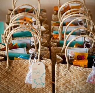 a bunch of small baskets with small baskets on them