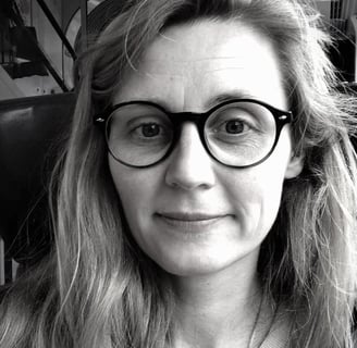 Portrait photo en noir et blanc artiste Eva Girardeau 