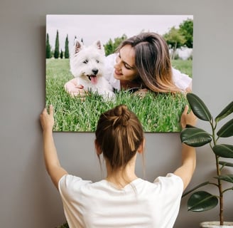 Tablou personalizat cu animal de companie – poză cu câine pe canvas, moment emoționant