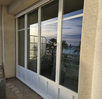 Photo de vue mer + double vitrage + fenêtre sur mesure + coulissant aluminium + verre + fenetre