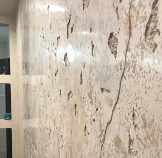 Venetian plaster with a marble effect