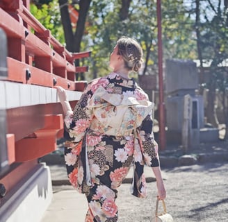 beautiful woman wearing a kimono at Sensō-ji Temple