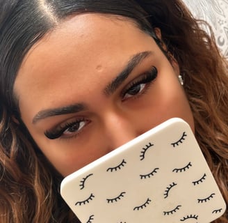 alt="mobile lash technician applying lashes in London home"